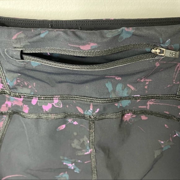Sweaty Betty The Zero Gravity Black Daisy Print 7/8 Length Leggings Size XS - Picture 8 of 10